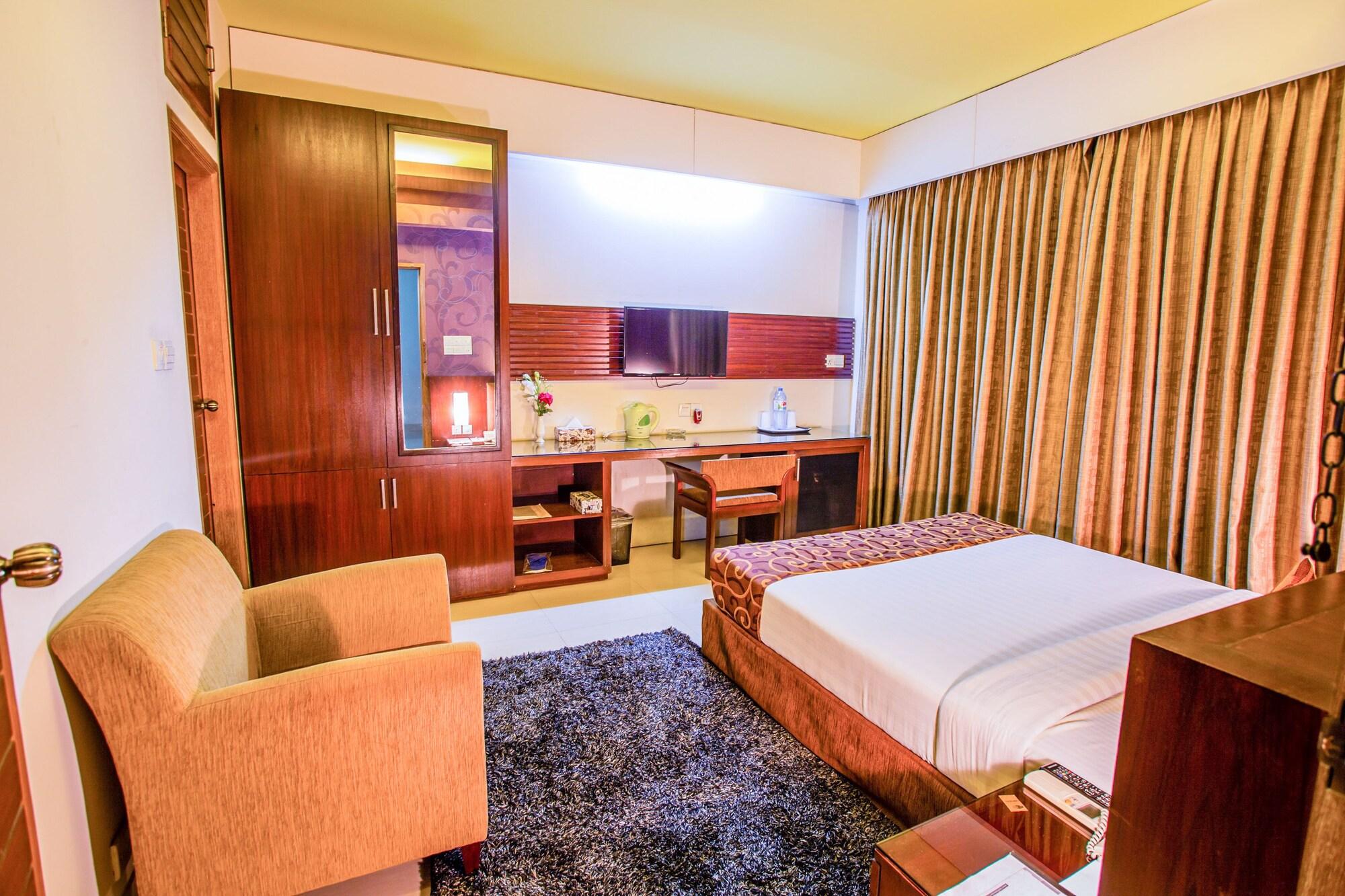 Hotel La Villa Western By Sea Pearl Beach Resort & Spa Dhaka Exteriör bild